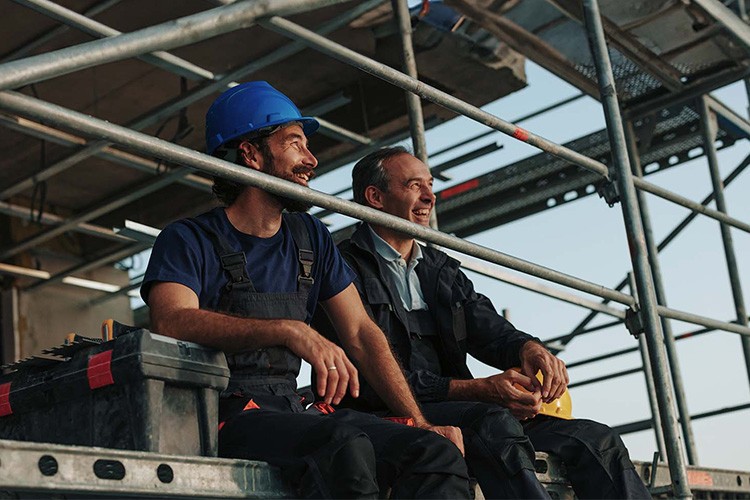 man-on-scaffolding-750x500 man-on-scaffolding-750x500